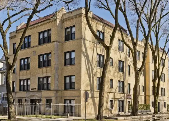Property at 1540 W Waveland Ave Unit 3, Chicago, IL, 60613, 2 beds, 1 bath, [object Object]