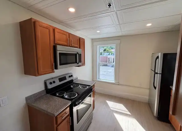 Property at 67 Hanover St Unit 5, Lebanon, NH, 03766, 1 bed, 1 bath, [object Object]