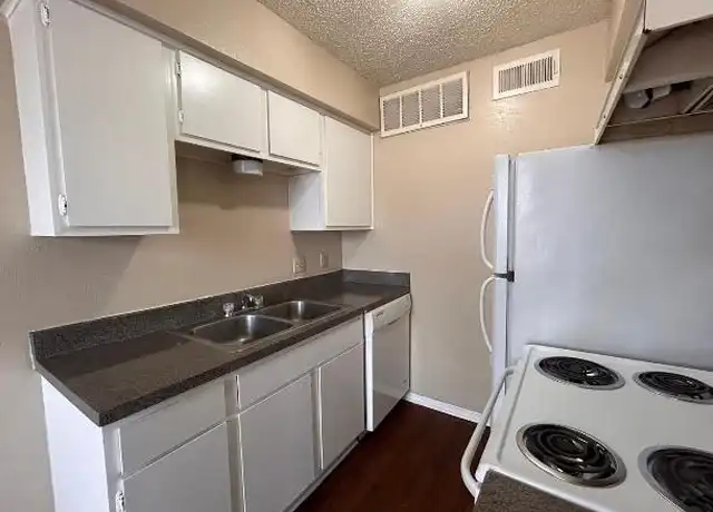Property at 2201 Stella St, Denton, TX, 76201, 1 bed, 1 bath, [object Object]