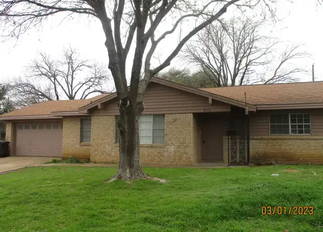Property at 212 Hallbrook Dr, Fort Worth, TX, 76134, 3 beds, 2 baths, [object Object]