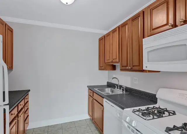 Photo of 4998 Battery Ln, Bethesda, MD 20814