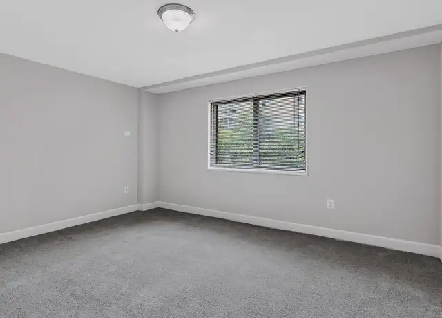 Photo of 4998 Battery Ln, Bethesda, MD 20814
