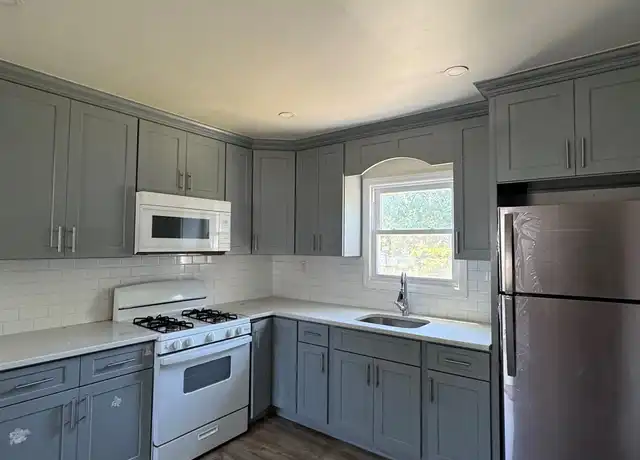 Property at 2015 Great Neck Rd, Copiague, NY, 11726, 2 beds, 1 bath, [object Object]