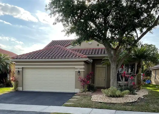 Property at 805 Falling Water Rd, Weston, FL, 33326, 3 beds, 2 baths, [object Object]