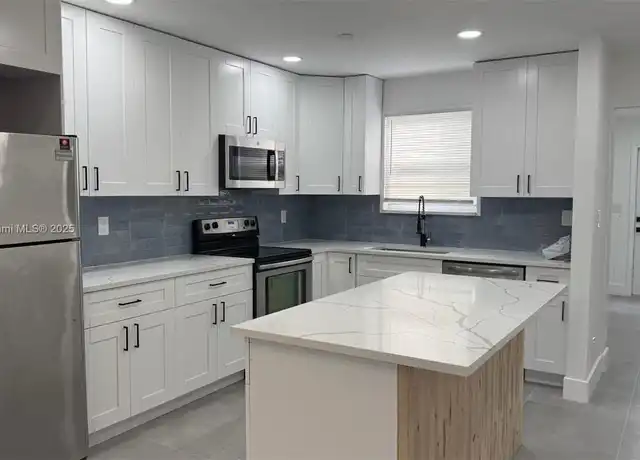 Property at 315 N 26th Ave Unit 417, Hollywood, FL, 33020, 3 beds, 2 baths, [object Object]
