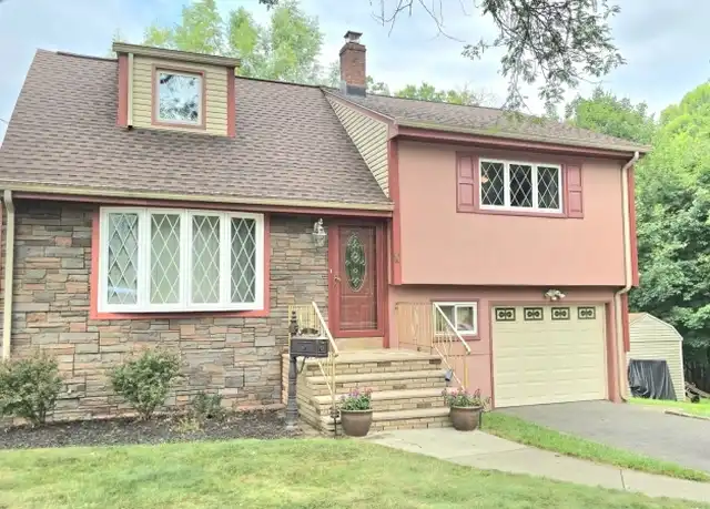 Property at 10 Birch Ln, Verona, NJ, 07044, 3 beds, 2 baths, [object Object]
