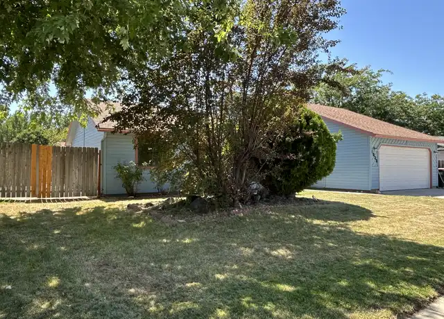 Property at 1033 E Chateau Dr, Meridian, ID, 83646, 3 beds, 2 baths, [object Object]