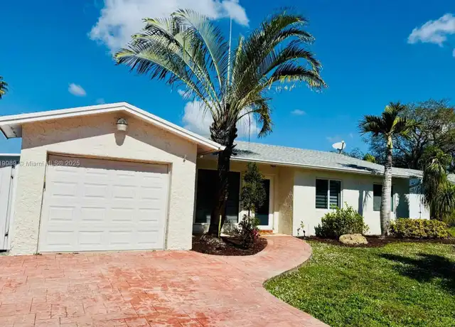 Property at 9431 NW 10th St, Pembroke Pines, FL, 33024, 3 beds, 2 baths, [object Object]