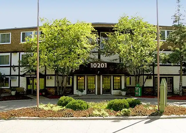 Property at CEDAR RIDGE APARTMENT HOMES - 10201 Cedar Lake Rd, Hopkins, MN, 55305, 1-2 bed, 1-1.5 bath, [object Object]