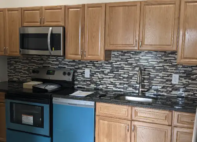 Property at 518 N State St Unit 4, Clairton, PA, 15025, 2 beds, 1 bath, [object Object]