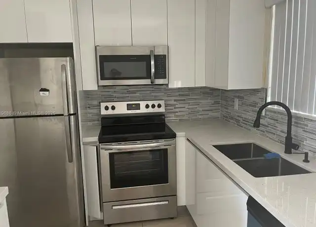 Property at 2461 Polk St #5, Hollywood, FL, 33020, 2 beds, 1 bath, [object Object]