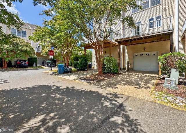 Photo of 42627 Homefront Ter, Chantilly, VA 20152