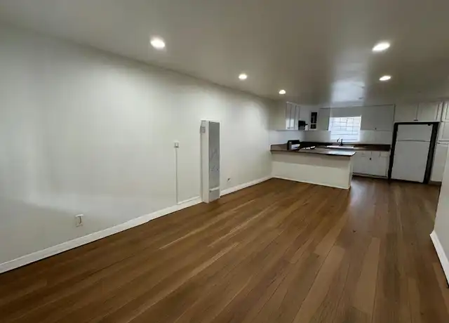 Property at 8647 S Figueroa St, Los Angeles, CA, 90003, 2 beds, 1 bath, [object Object]