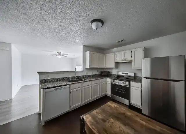 Property at 1001 N Main St Unit 2, Bentonville, AR, 72712, 2 beds, 1 bath, [object Object]