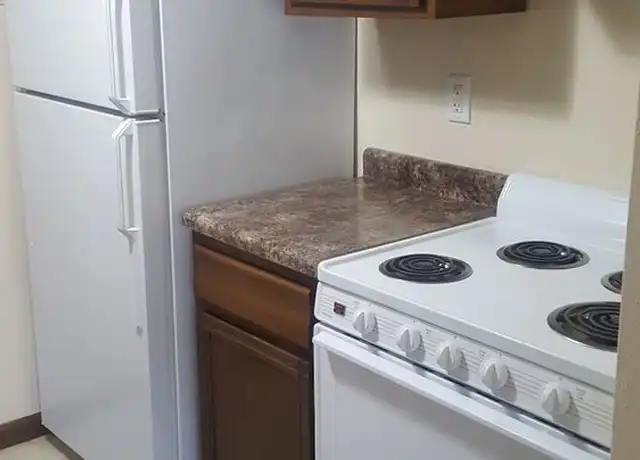 Property at Le Chateau - 733 Russell Rd, Waterloo, IA, 50701, 1-2 bed, 1-1.5 bath, [object Object]