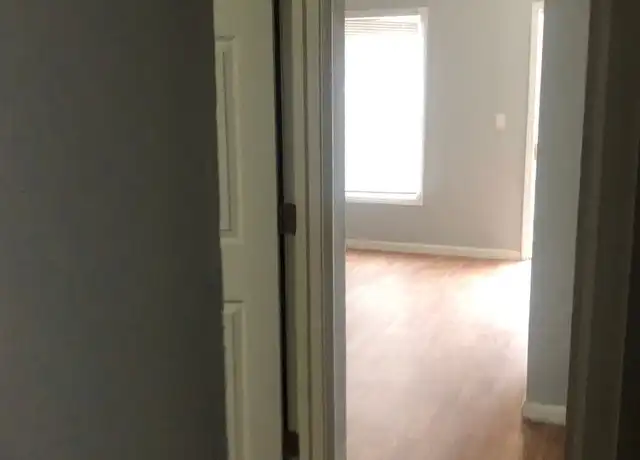 Property at 1902 W Jefferson St Unit 1, Louisville, KY, 40203, 4 beds, 1 bath, [object Object]