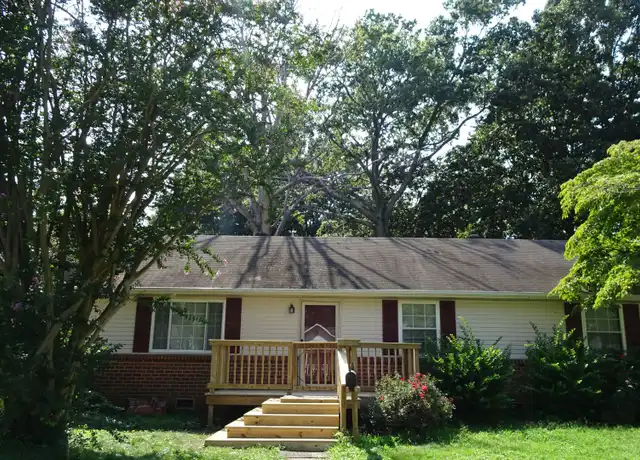 Property at 211 Winchester Dr, Hampton, VA, 23666, 3 beds, 1 bath, [object Object]