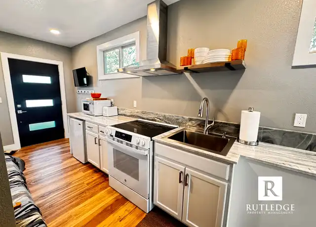 Property at 507 Holmes Ave, Medford, OR, 97501, 1 bed, 1 bath, [object Object]