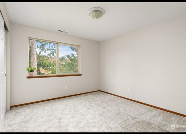 Photo of 1250 SW Heller St Unit E2, Oak Harbor, WA 98277