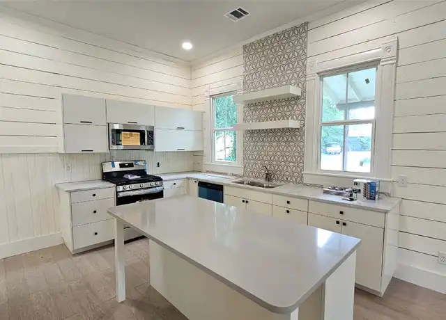 Property at 917 W 6th St, Taylor, TX, 76574, 2 beds, 1.5 baths, [object Object]