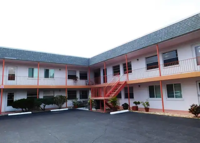 Property at 220 Park Blvd N #202, Venice, FL, 34285, 1 bed, 1 bath, [object Object]