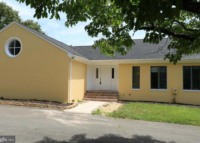 Photo of 901 Walker Rd, Great Falls, VA 22066