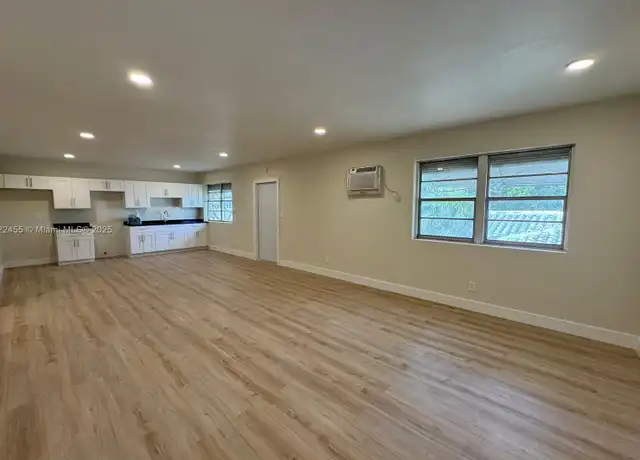 Property at 1711 Fillmore St #8, Hollywood, FL, 33020, 2 beds, 1 bath, [object Object]