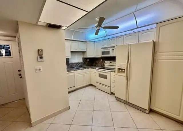 Property at 820 S Hollybrook Dr #303, Pembroke Pines, FL, 33025, 2 beds, 2 baths, [object Object]