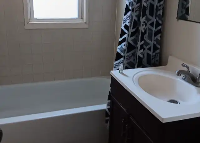 Property at 1619 Bellevue Ave Unit 2, Syracuse, NY, 13204, 2 beds, 1 bath, [object Object]