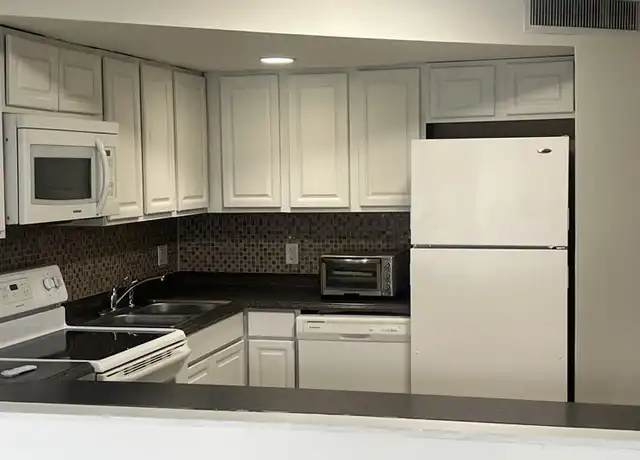 Property at 41 Deer Creek Rd, Deerfield Beach, FL, 33442, 1 bed, 1 bath, [object Object]