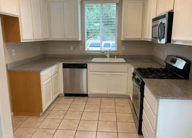 Property at 525 Descanso Bay Cir, Tulare, CA, 93274, 3 beds, 2 baths, [object Object]