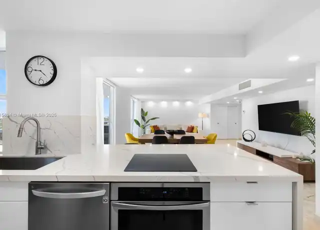 Property at 2401 Collins Ave #1508, Miami Beach, FL, 33140, 2 beds, 2 baths, [object Object]