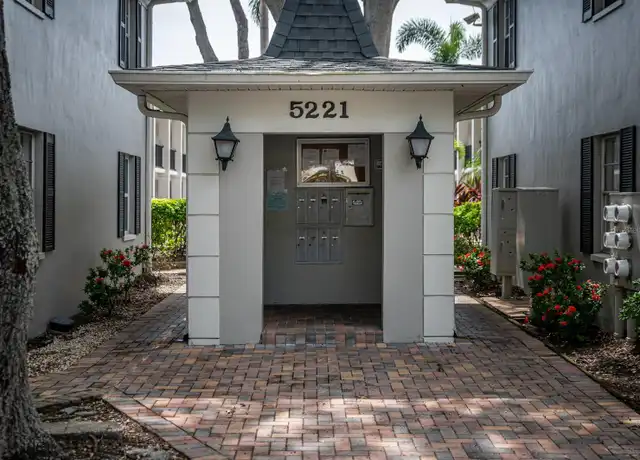 Property at 5221 Bayshore Blvd #30, Tampa, FL, 33611, 2 beds, 1 bath, [object Object]