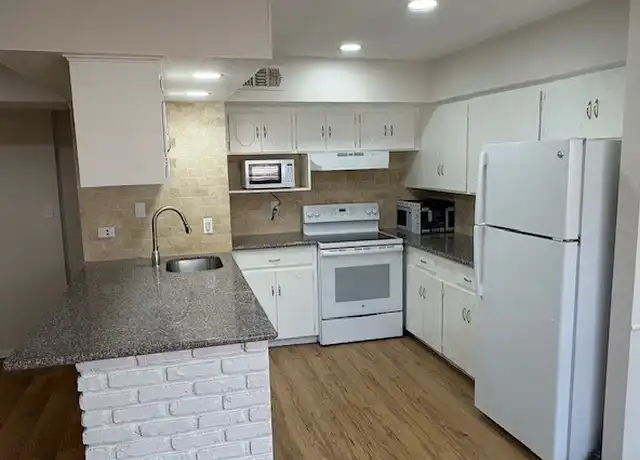 Property at 2101 Fountain View Dr #14, Houston, TX, 77057, 3 beds, 2 baths, [object Object]