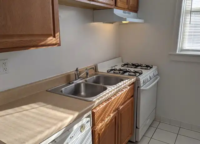 Property at 908 Reba Pl Unit 12-1, Evanston, IL, 60202, 1 bed, 1 bath, [object Object]