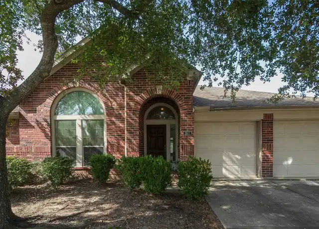 Property at 2801 Enchanted Lake Dr, Pearland, TX, 77584, 4 beds, 2 baths, [object Object]