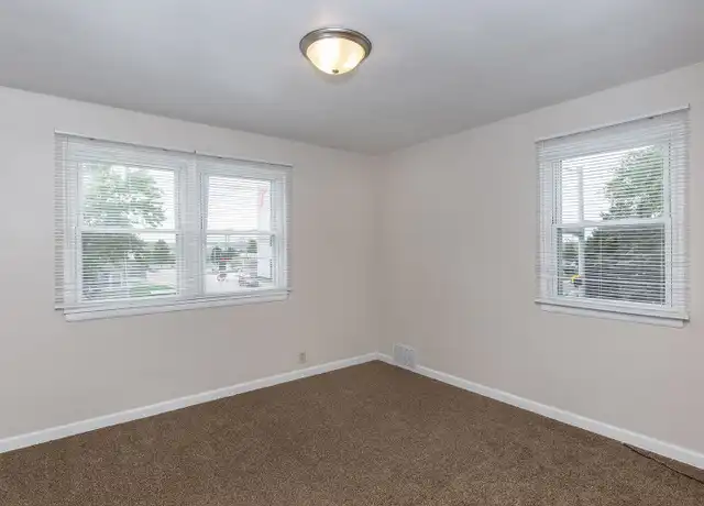 Property at 315 21st St Unit 315, Bettendorf, IA, 52722, 2 beds, 1 bath, [object Object]