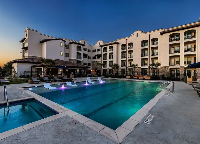 Photo of 18401 University Blvd, Sugar Land, TX 77479