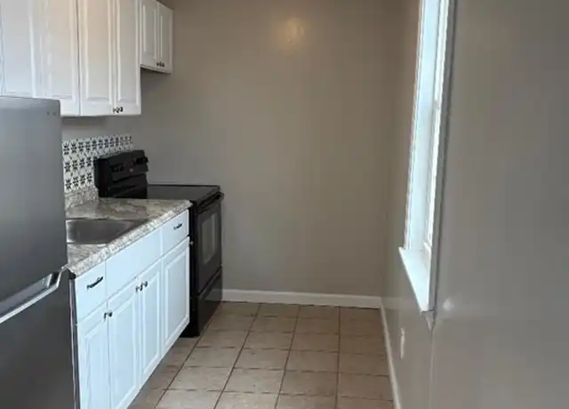 Property at 314 E Main St Unit 2, Fall River, MA, 02724, 2 beds, 1 bath, [object Object]