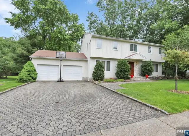 Property at 11 Heaton Ct, Closter, NJ, 07624, 4 beds, 3.5 baths, [object Object]