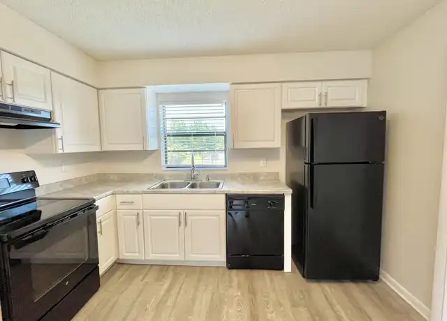 Property at 5107 S Clarice Ct Unit 5115D, Tampa, FL, 33611, 2 beds, 1 bath, [object Object]