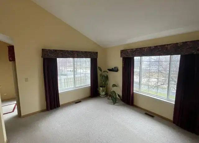 Property at 252 New Haven Dr, Cary, IL, 60013, 2 beds, 2 baths, [object Object]