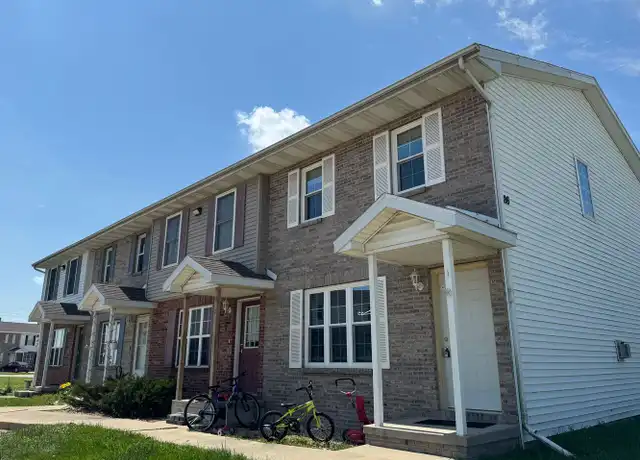 Property at 26 Fetzer Ct Unit 1, Bloomington, IL, 61704, 3 beds, 1.5 baths, [object Object]