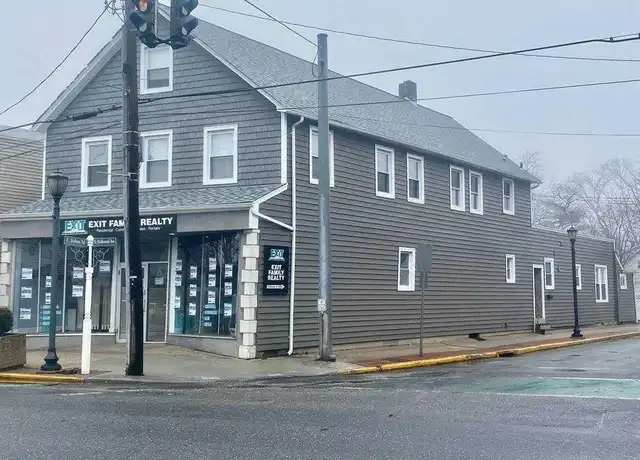 Property at 8 E John St Unit 1, Lindenhurst, NY, 11757, 1 bed, 1 bath, [object Object]