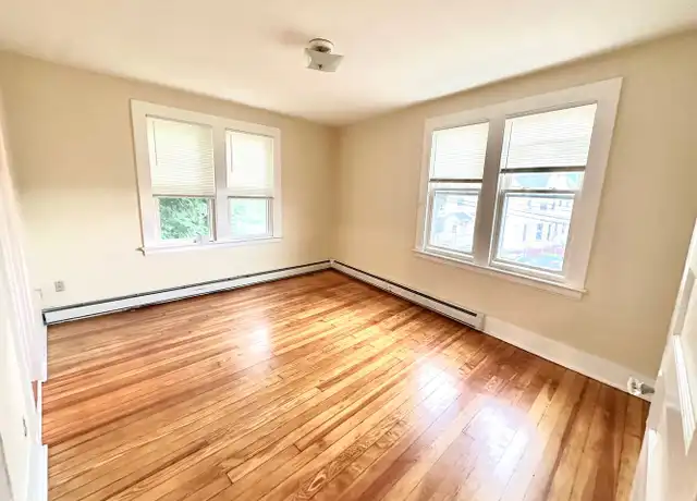 Property at 1017 W Main St Unit 3R, Waterbury, CT, 06708, 3 beds, 1 bath, [object Object]