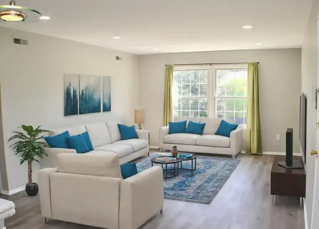 Property at 832 Bloomfield Village Blvd Unit F, Auburn Hills, MI, 48326, 2 beds, 1 bath, [object Object]