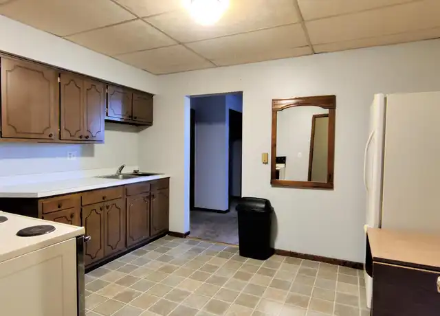 Property at 103 S Main St, Sandwich, IL, 60548, 1 bed, 1 bath, [object Object]