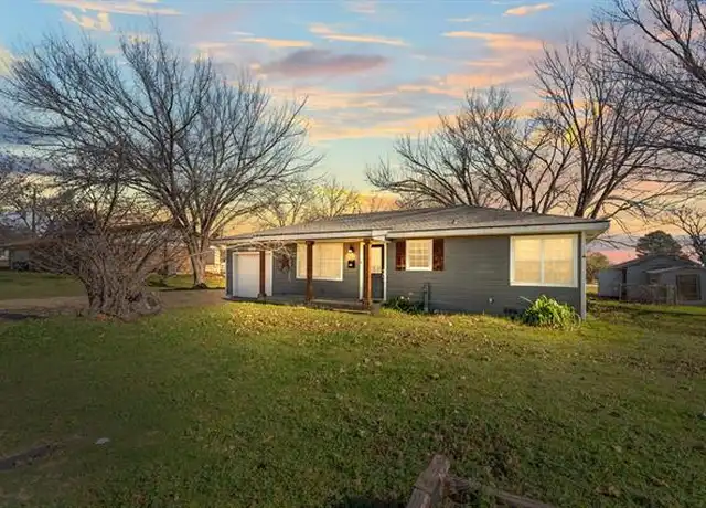 Property at 832 N Main St, Springtown, TX, 76082, 3 beds, 1 bath, [object Object]