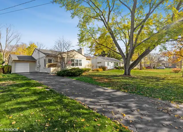 Property at 817 Dundee Ave, Barrington, IL, 60010, 4 beds, 1 bath, [object Object]