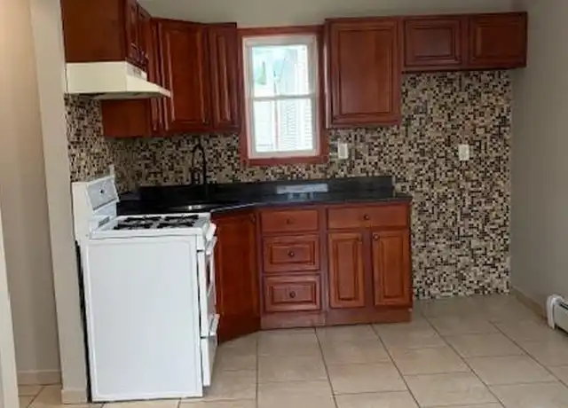 Property at 113 Evergreen St Unit 2, Bayonne, NJ, 07002, 2 beds, 1 bath, [object Object]